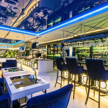 Luxury Seveeu شقة